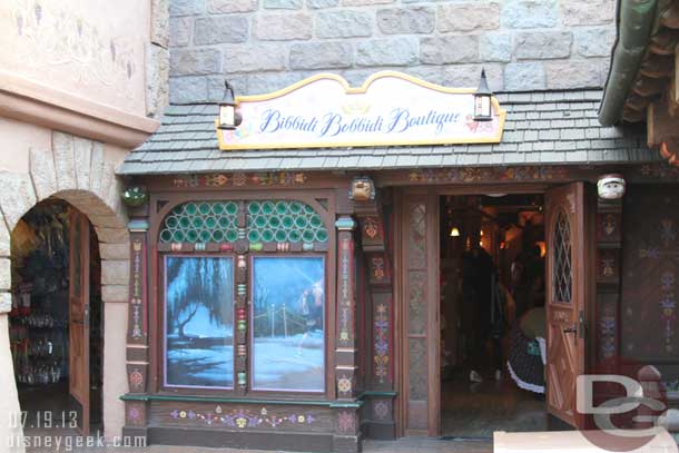 Noticed the window in the Bibbidi Bobbidi Boutique had a scene instead of merchandise.  This may have changed months ago but I just never noticed it.