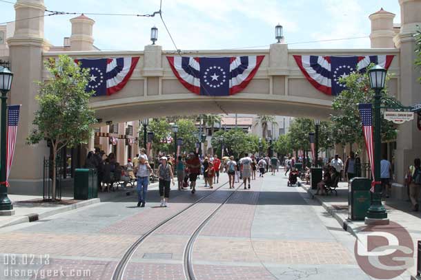 Once inside Buena Vista Street did not feel too crowded.