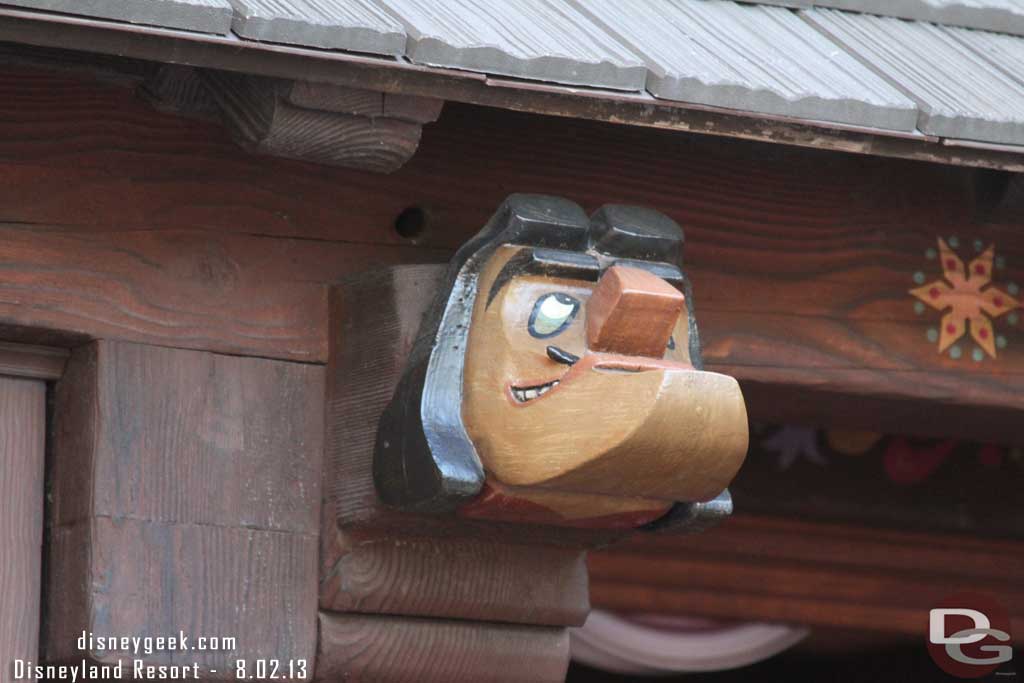 I think it is interesting that they left these carvings up around the entrance to the Bibbidi Bobbidi Boutique.. they have Hook, Smee, and the Croc.