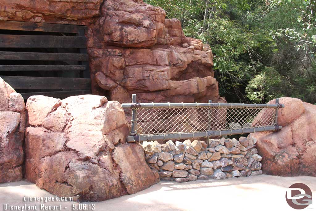 Another example of a new safety rail with nets and stones.