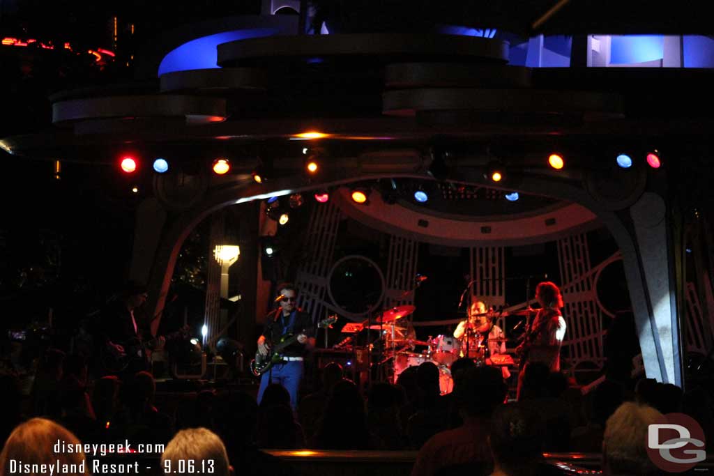 Tomasina performing at the Tomorrowland Terrace.  Too bad they did not have a group that would work with the Dapper Day guests better and draw a larger crowd like Scot Bruce or Rumble Kings tonight.