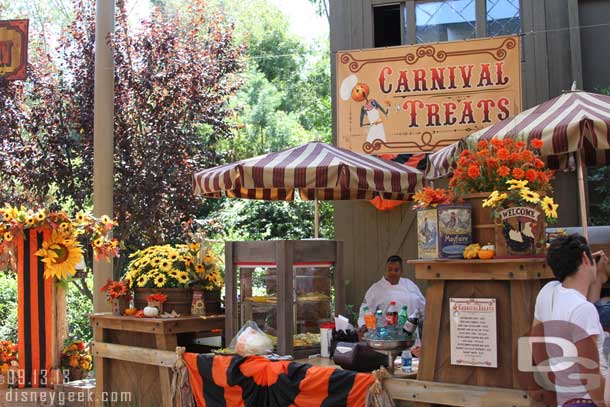 The out door vending cart is pushed to the side since the carvers took their normal spot.