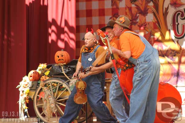 The Billies performing the Devil Went Down to Georgia