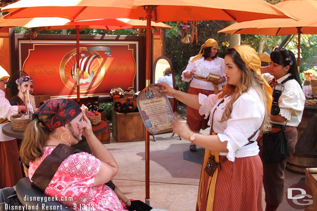 A guest taking the Pirate Oath 