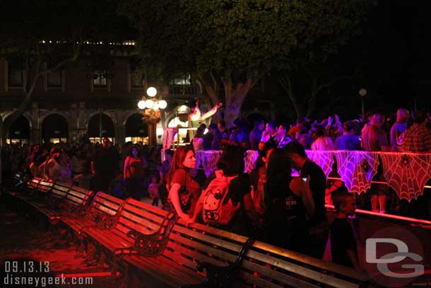 There was a small walkway behind the Dance floor, that eventually they opened up once the crowd thinned a bit.