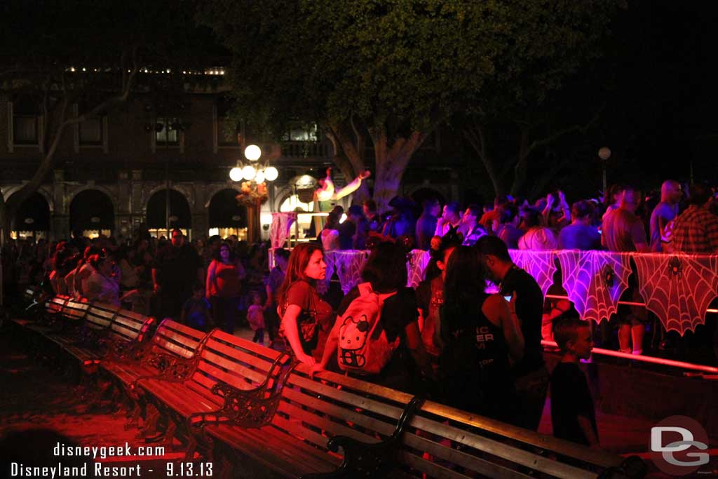 There was a small walkway behind the Dance floor, that eventually they opened up once the crowd thinned a bit.