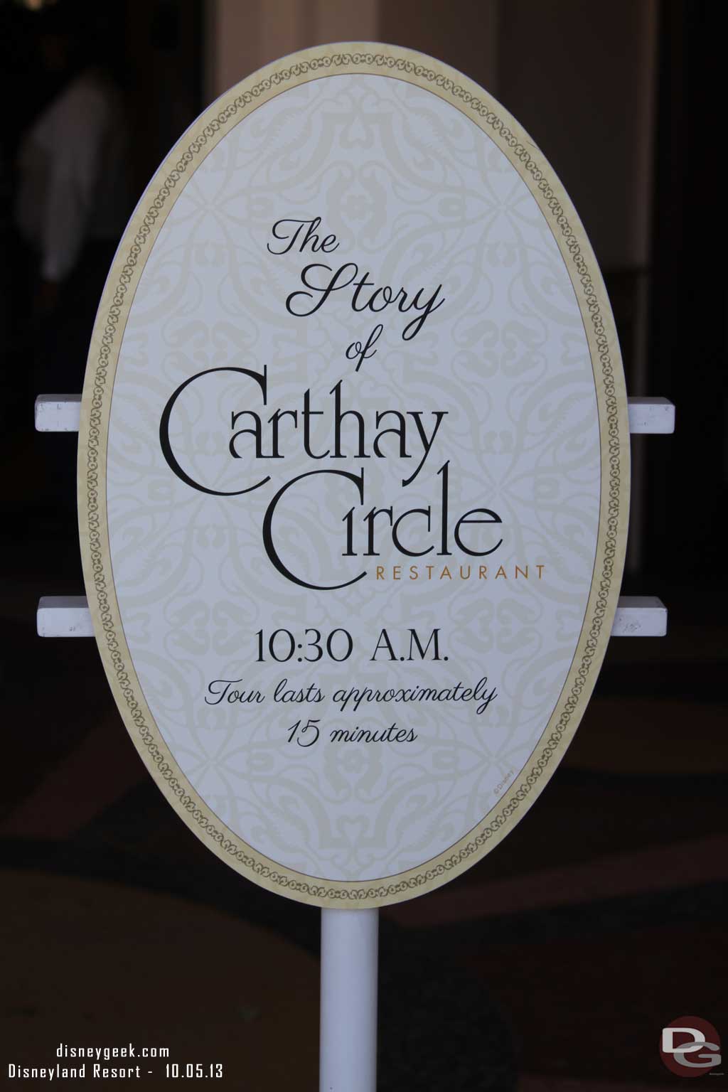 Several weeks ago the Carthay Circle Restaurant started a new tour.  This tour happens daily at 10:30am and is free.  I was finally in the park in the morning and made a point to give it a try today.