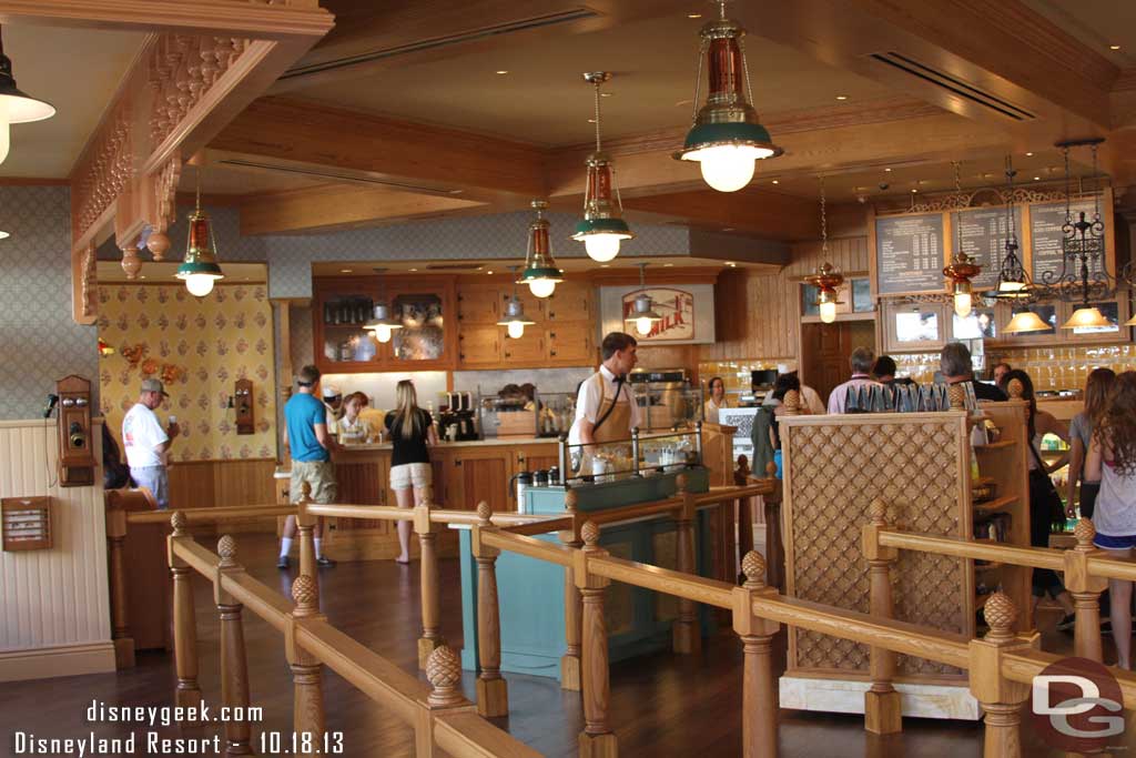 Took a quick look in the Market House and the queue maze was empty again.  Guessing as the weather turns colder this may fill up more.. or in the mornings.