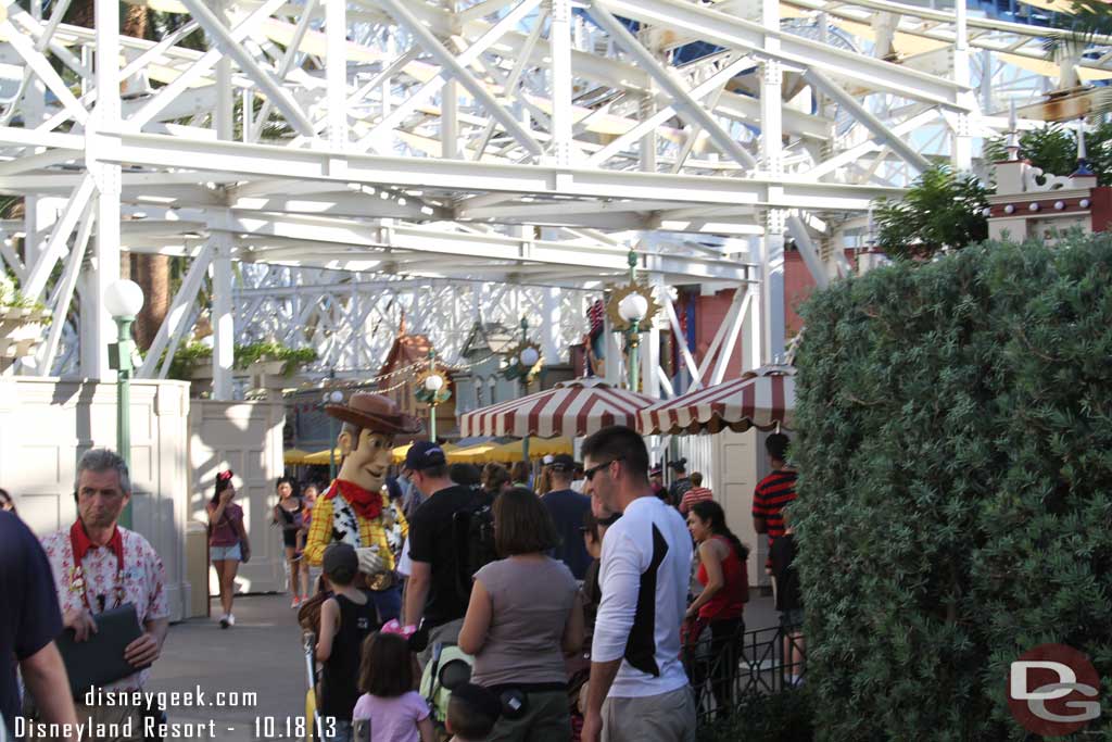 Continuing on, the Maliboomer Park area has a new Meet and Greet.  Here Woody is heading off, but working the line on his way by.