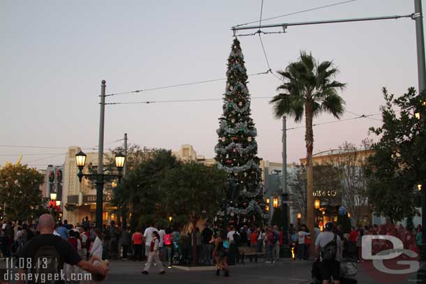 Then I walked quickly to Buena Vista Street for the tree lighting.