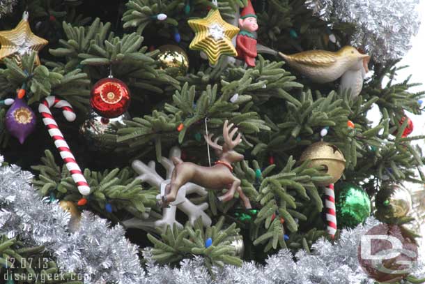 random Buena Vista Street tree picture as I strolled by.