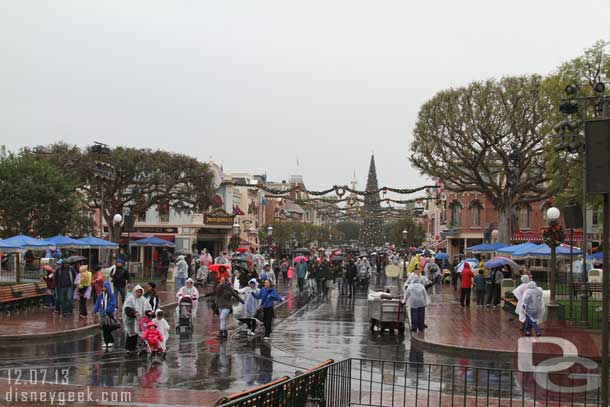 A fair number of guests still arriving.  Seems they were all putting faith in the weather forecast of it clearing up this afternoon.