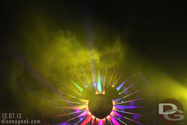 After the opening sequence of World of Color saw this cloud of mist heading our way and thought it was going to be a moist show.. lucked out and it was not, seem the wind shifted or stopped.