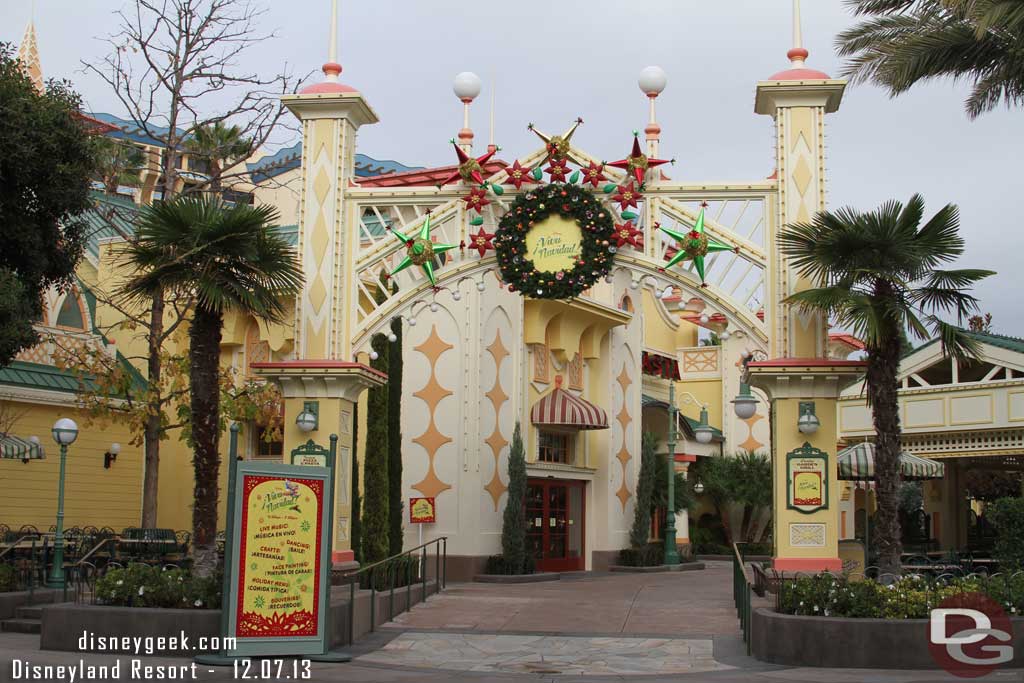 Viva Navidad was all quiet, it does not start until 11am.