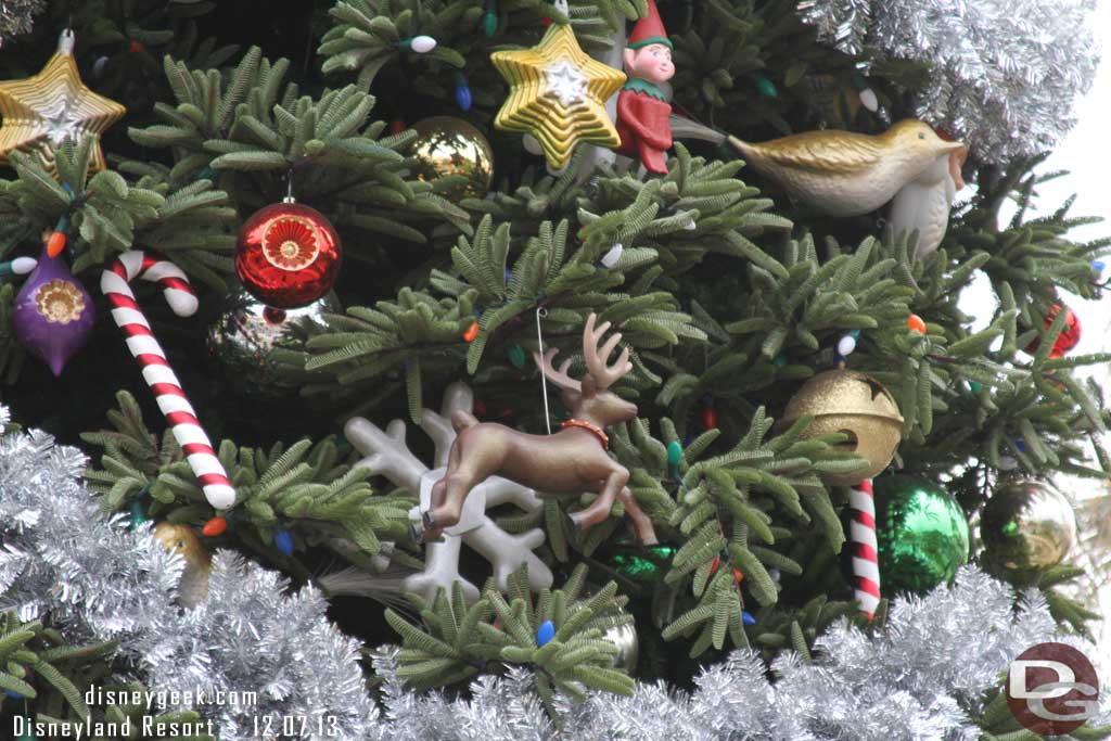 random Buena Vista Street tree picture as I strolled by.