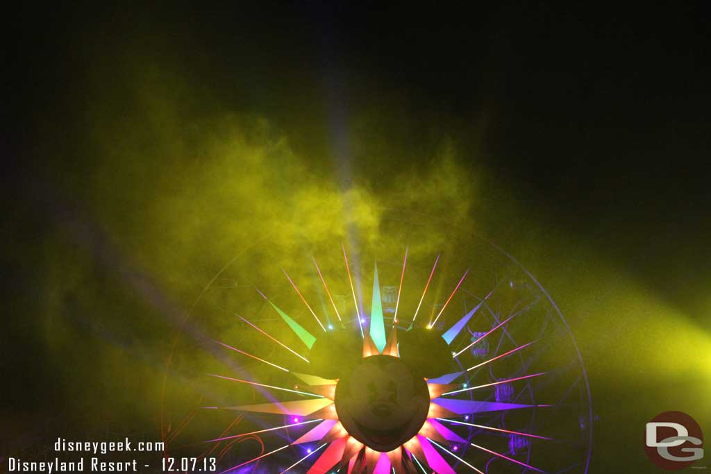 After the opening sequence of World of Color saw this cloud of mist heading our way and thought it was going to be a moist show.. lucked out and it was not, seem the wind shifted or stopped.