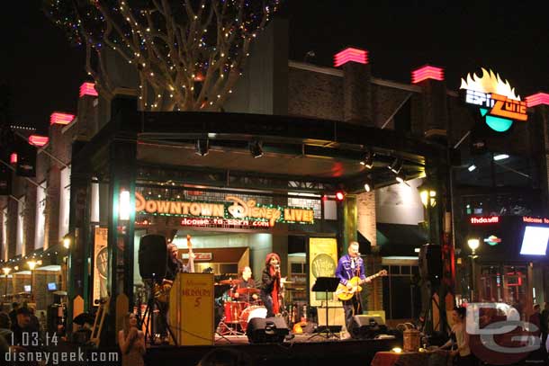 Maureen and the Mercury 5 performing on the Downtown Disney stage this evening.