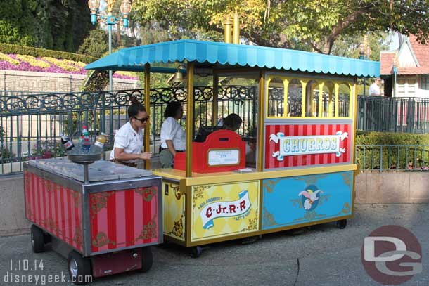 Last week I said I would get a better picture of the new Churro cart in Fantasyland.  So here are a few.