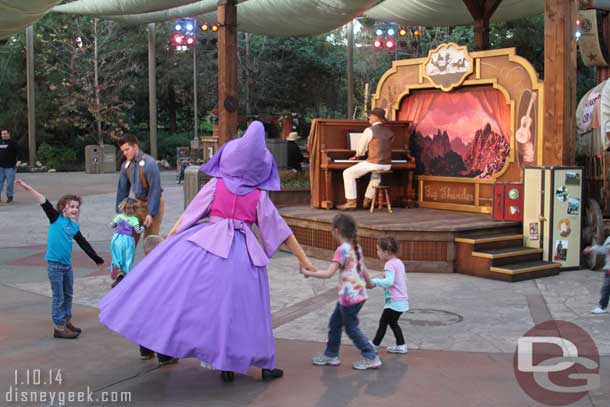 It was still quiet, so the characters were out dancing with guests.