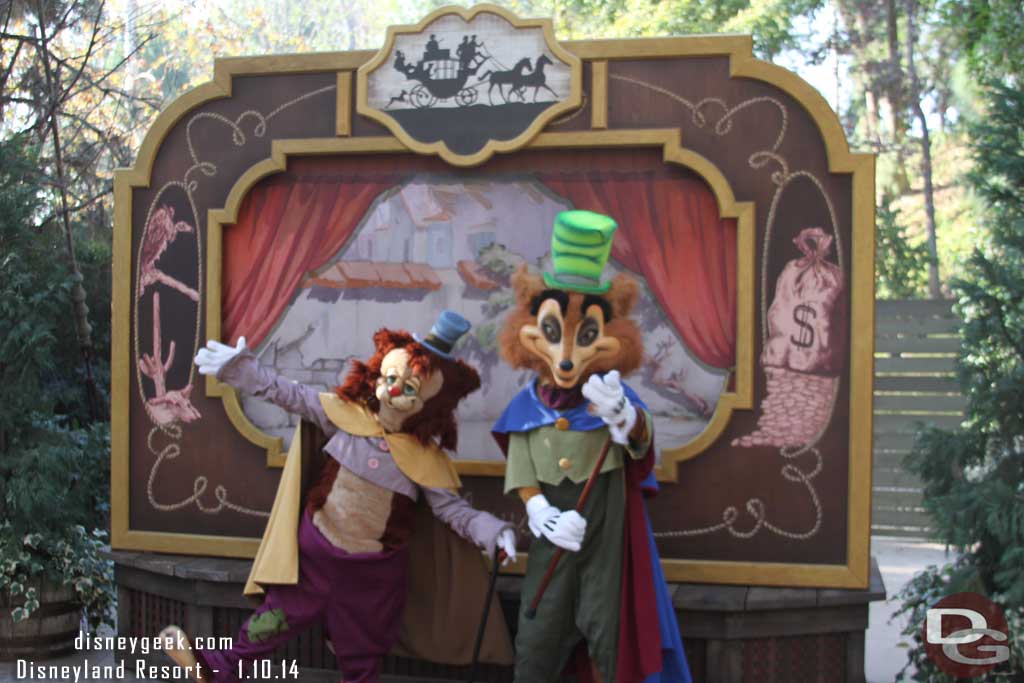 Honest John and Gideon from Pinocchio in the Outlaw area.