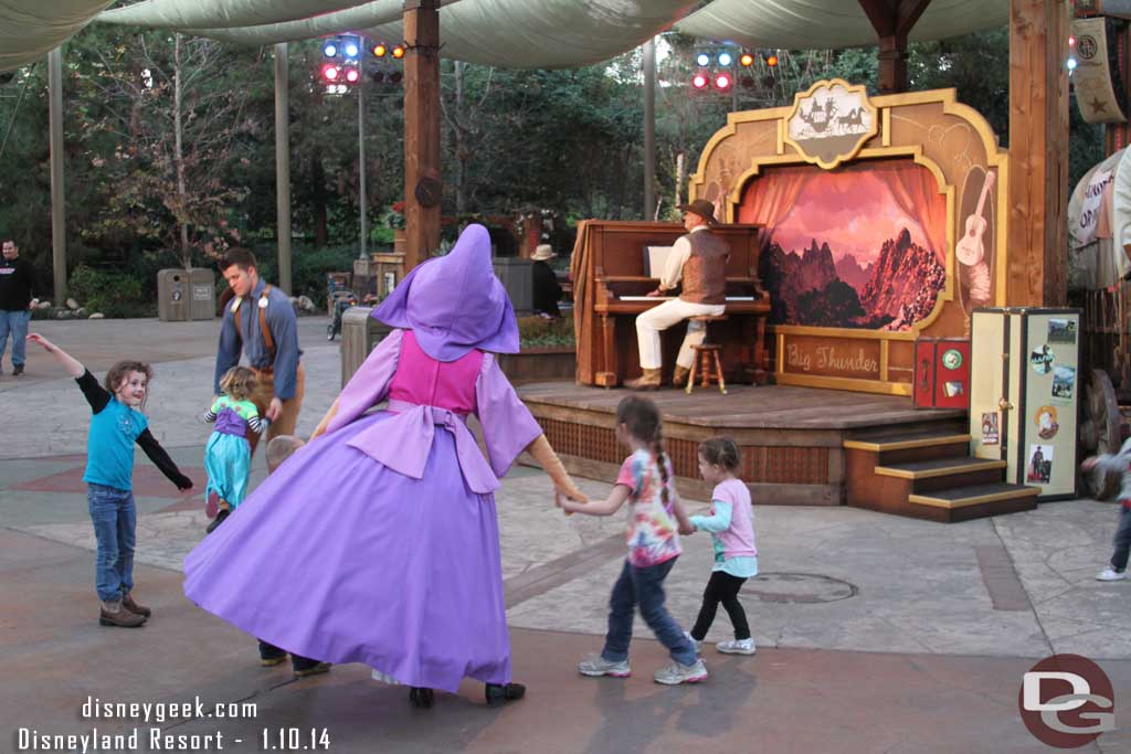 It was still quiet, so the characters were out dancing with guests.