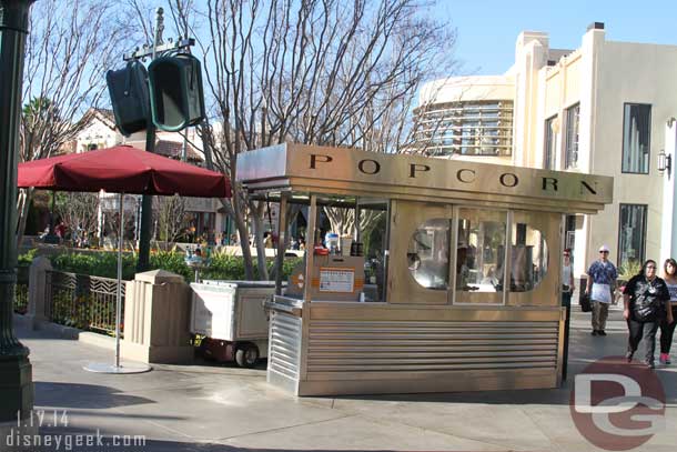 Random popcorn cart picture.