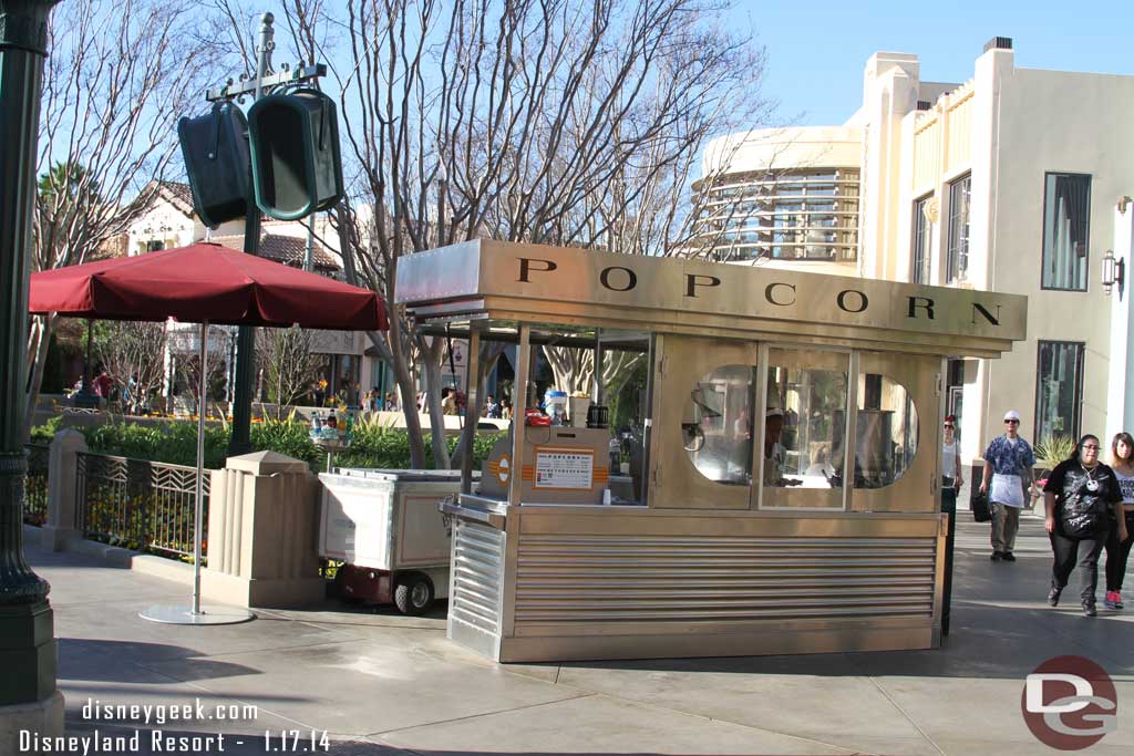 Random popcorn cart picture.