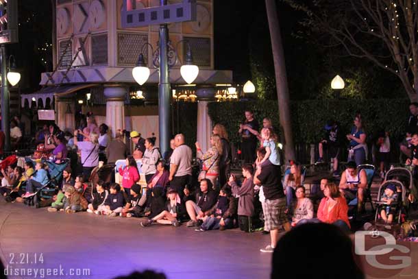 I thought this was amazing.. this guest was standing in front with his child on his shoulders and he was on the phone.  Then between floats he kept walking out into the parade route.  I could not believe a cast member did not go and talk to him at any point.  He did this several times.