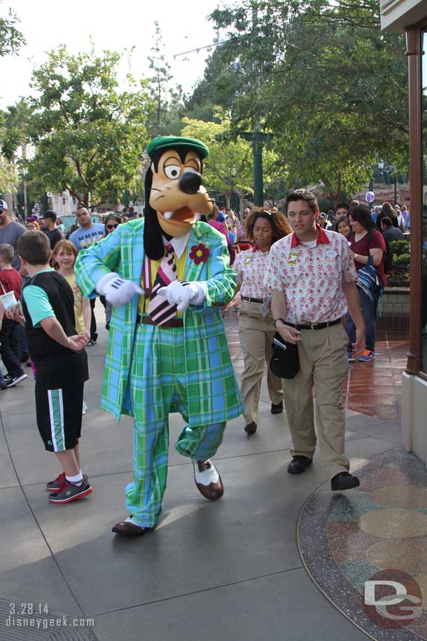 Goofy passing by.