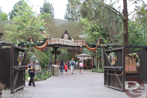 Stopped by the Big Thunder Ranch.  The Springtime Roundup has lost its Easter decorations and most of the bunnies.