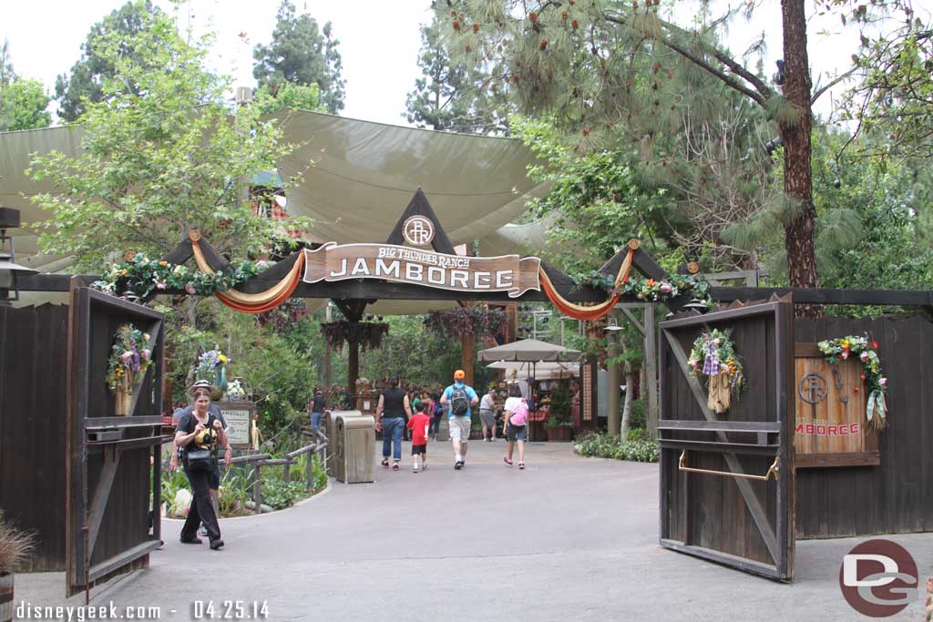 Stopped by the Big Thunder Ranch.  The Springtime Roundup has lost its Easter decorations and most of the bunnies.