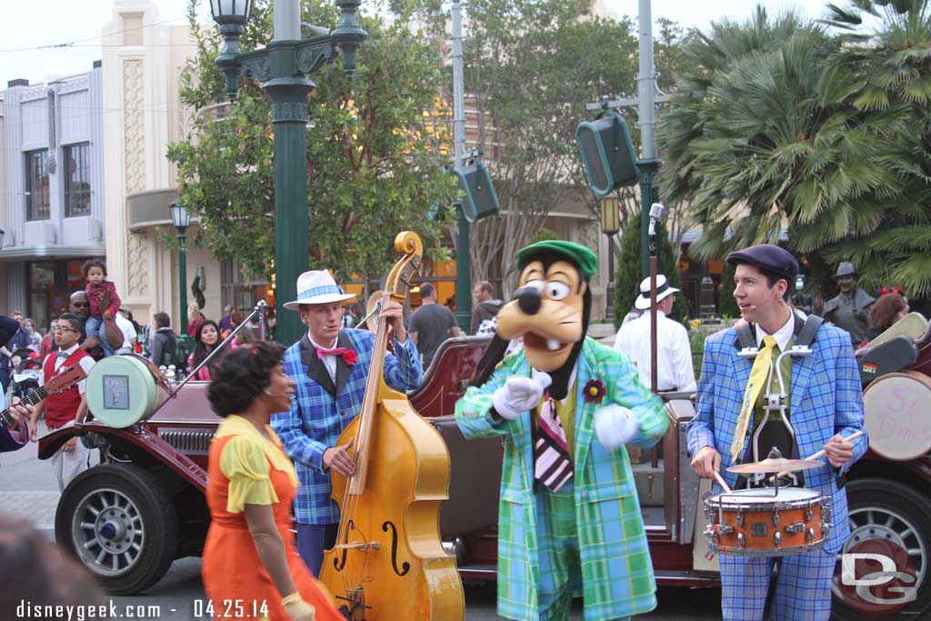 Goofy was with 5 & Dime as I passed through Carthay Circle.