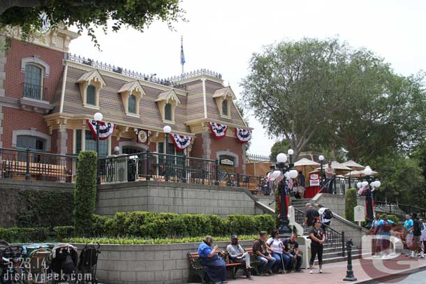 Up on the far side of the train station radio Disney was broadcasting.