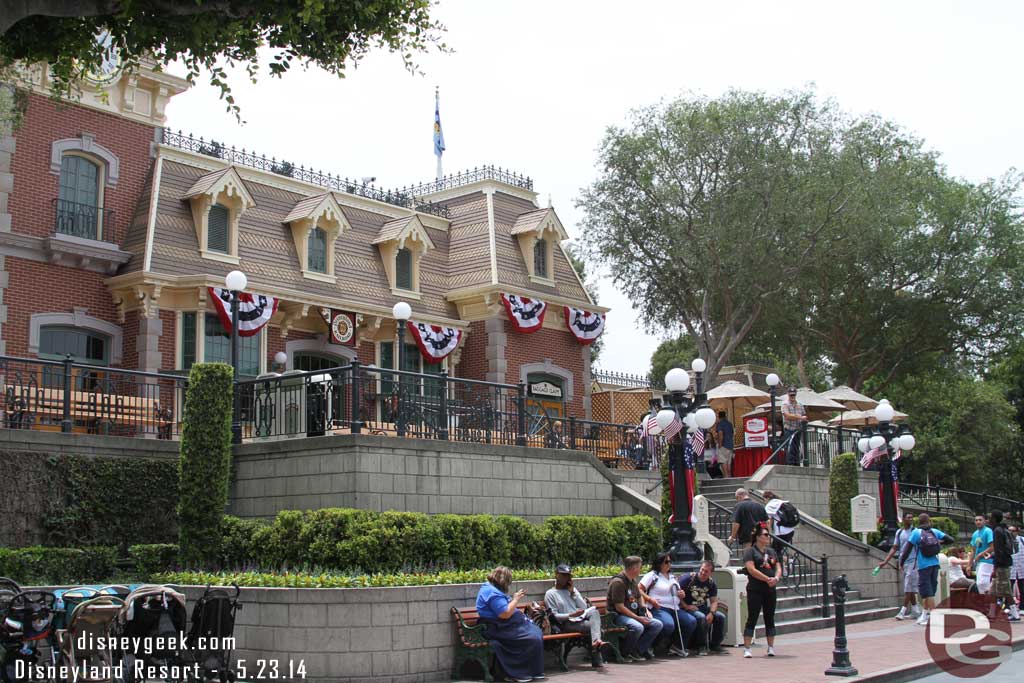 Up on the far side of the train station radio Disney was broadcasting.