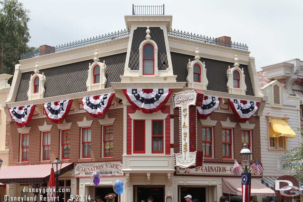 A better picture of the patriotic overlay on Main Street.