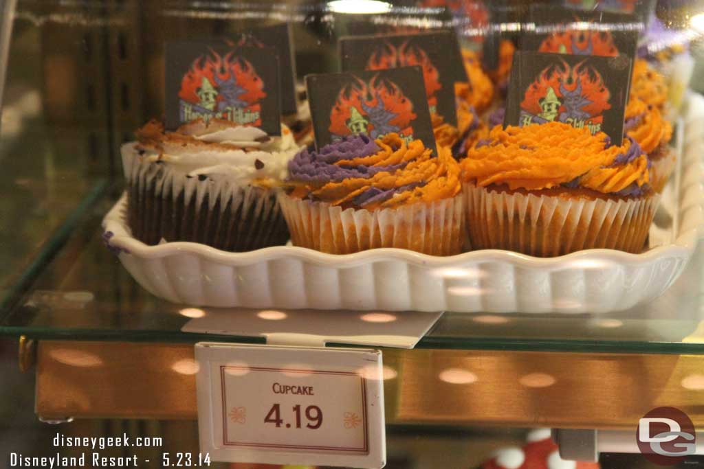 Hero and Villain Cupcakes