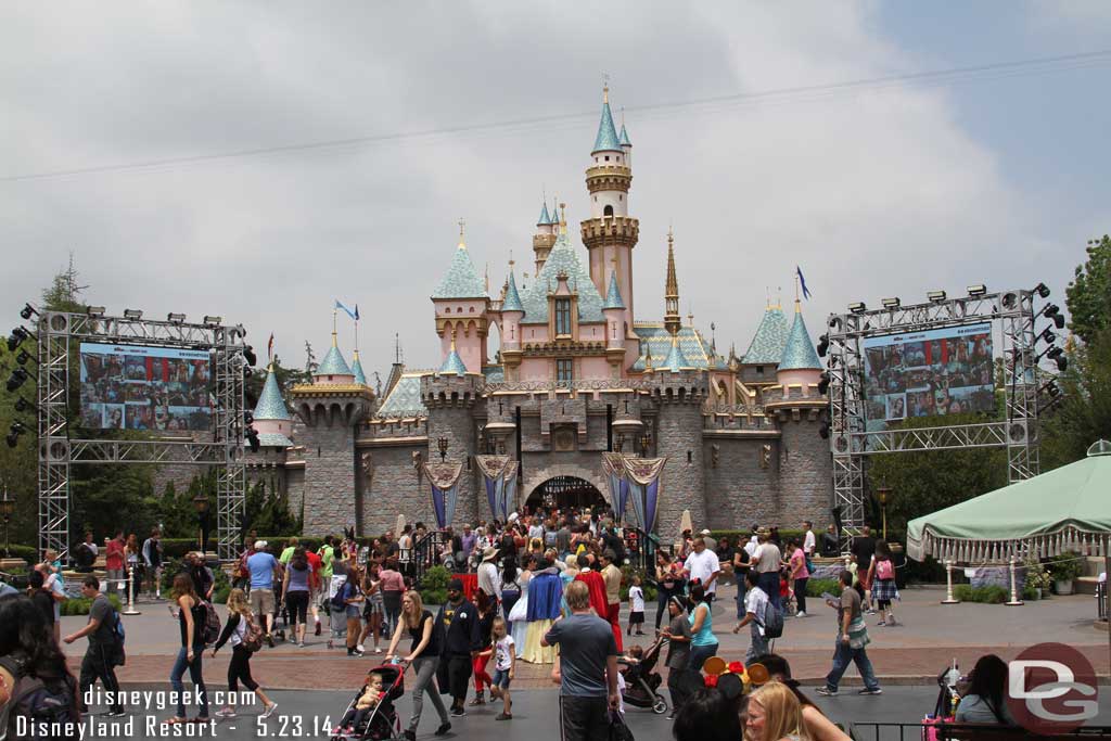 Two large screens flanked the castle today. They were showing guest Twitter and Instagram pictures. 