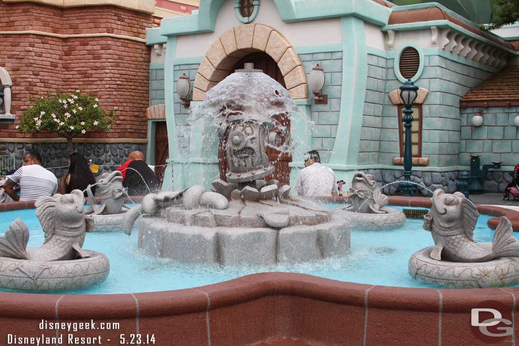 The fountains are out from behind walls.  This one is missing Roger though.