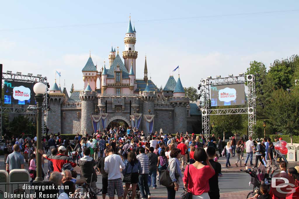 On the castle stage throughout the day an MC would come out to promote the DisneySide hashtag and events.