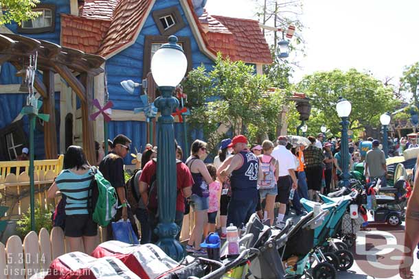 A long line to meet Goofy.  He is way up by his front door.