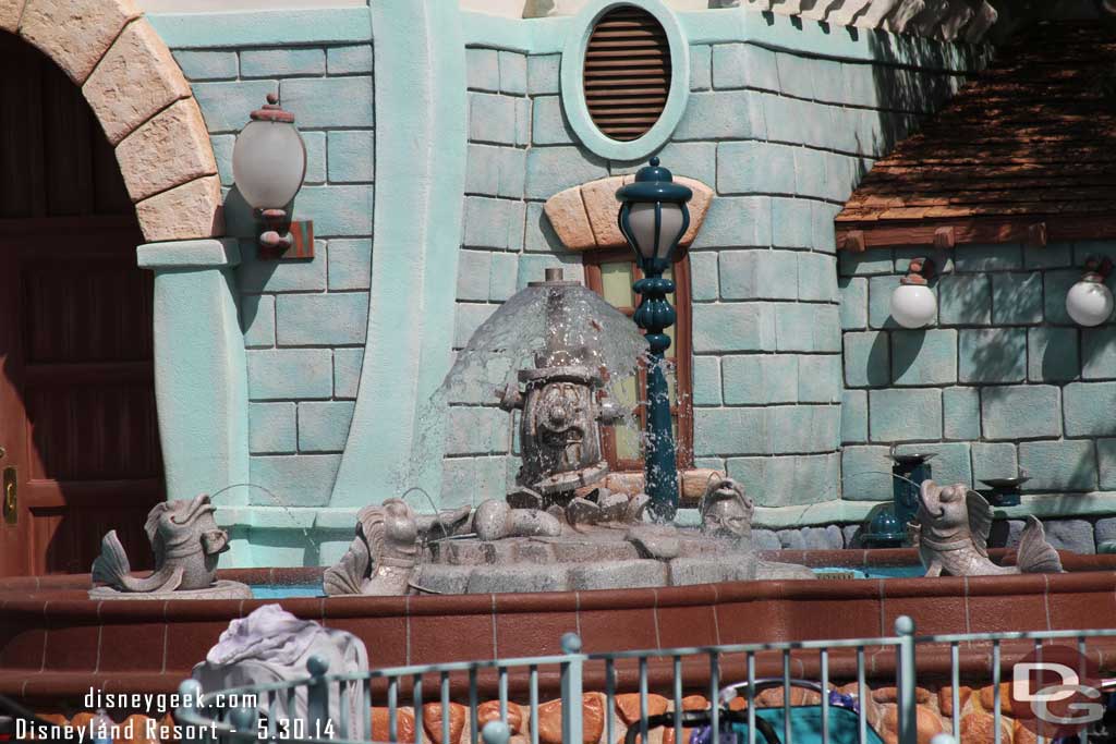 The fountain still does not have the topper.