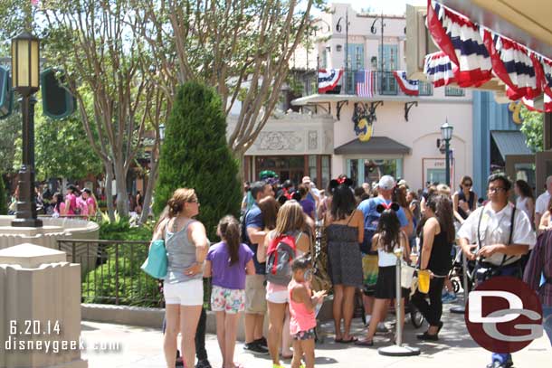 A line for Goofy on Buena Vista Street.