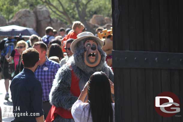 As I made my way to the Big Thunder Trail a group of characters was heading backstage.  Caught a glimpse of Big Al