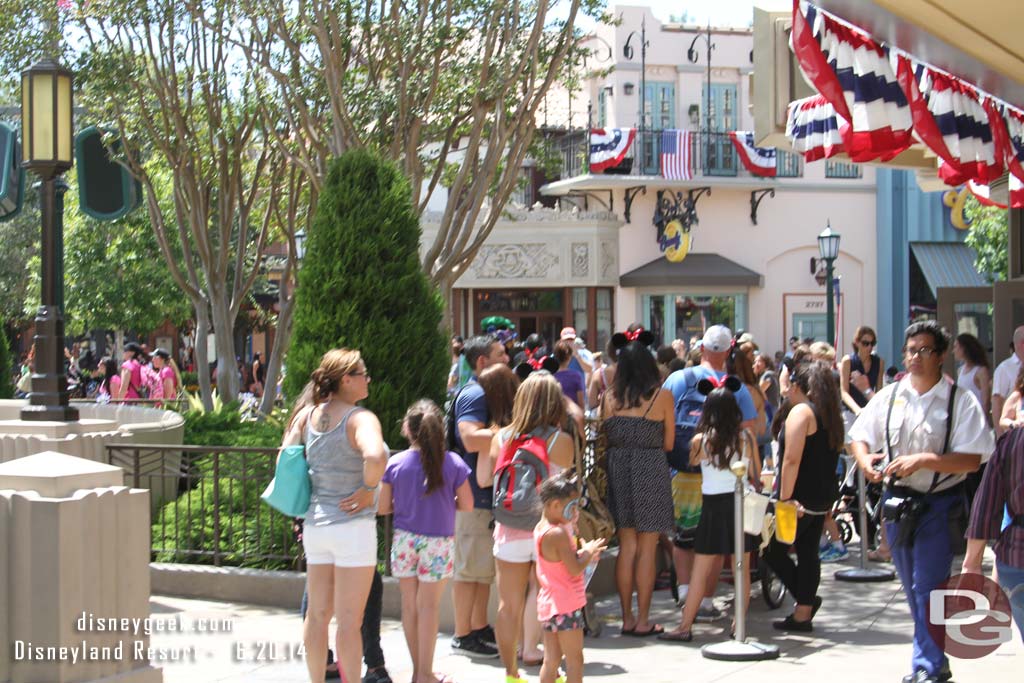 A line for Goofy on Buena Vista Street.