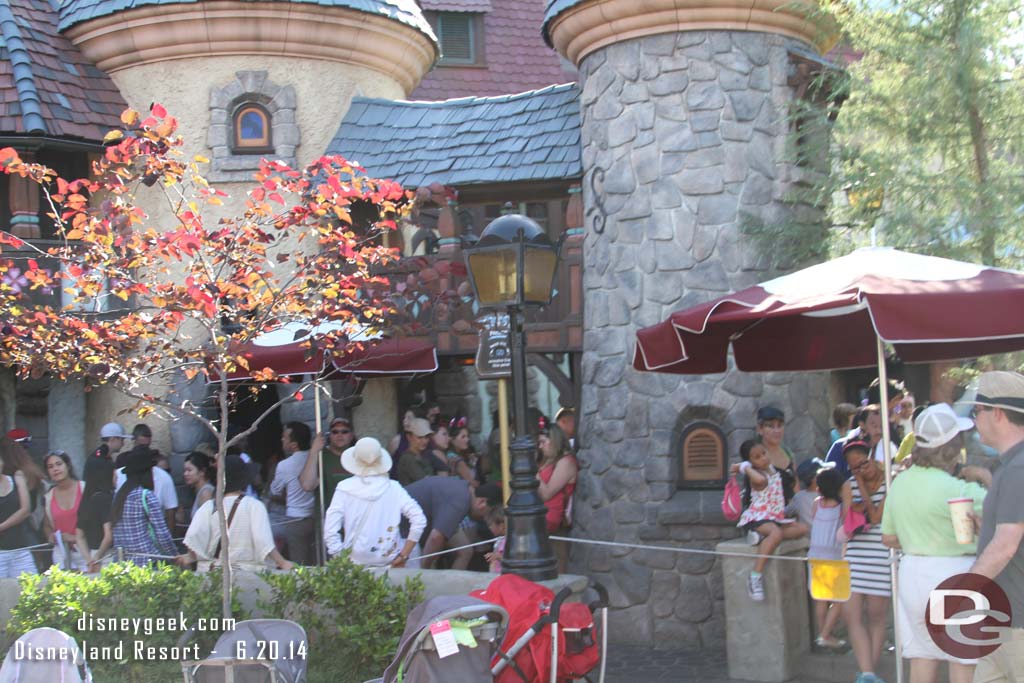 A posted 120 minute wait for the Frozen Royal Reception.