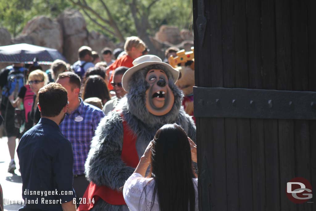 As I made my way to the Big Thunder Trail a group of characters was heading backstage.  Caught a glimpse of Big Al