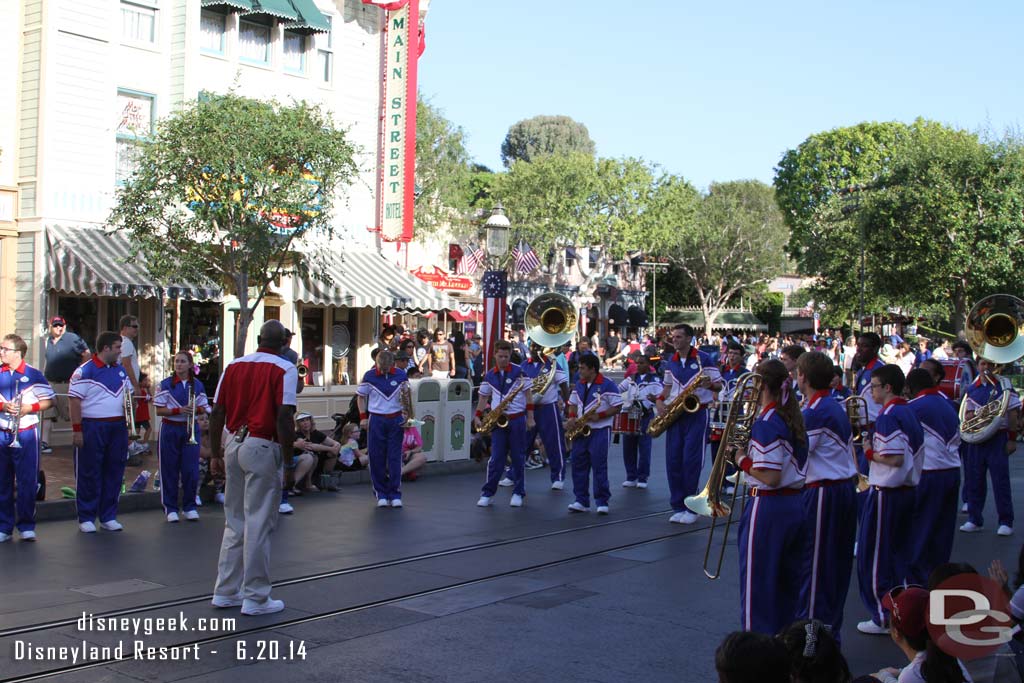 The All-American College Band performs on the parade route at 6:00pm.  This year they stop in a couple locations but there is a lot more movement.  So if you want to watch them you have to keep moving too.