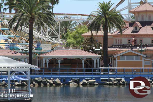 Walls are still up as they continue to work on the wood out on the Pier (I did not hike around today).