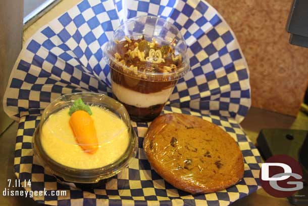 Dessert offerings at Tomorrowland Terrace (no shoe string fries this week.. so wonder if that means they are not returning).