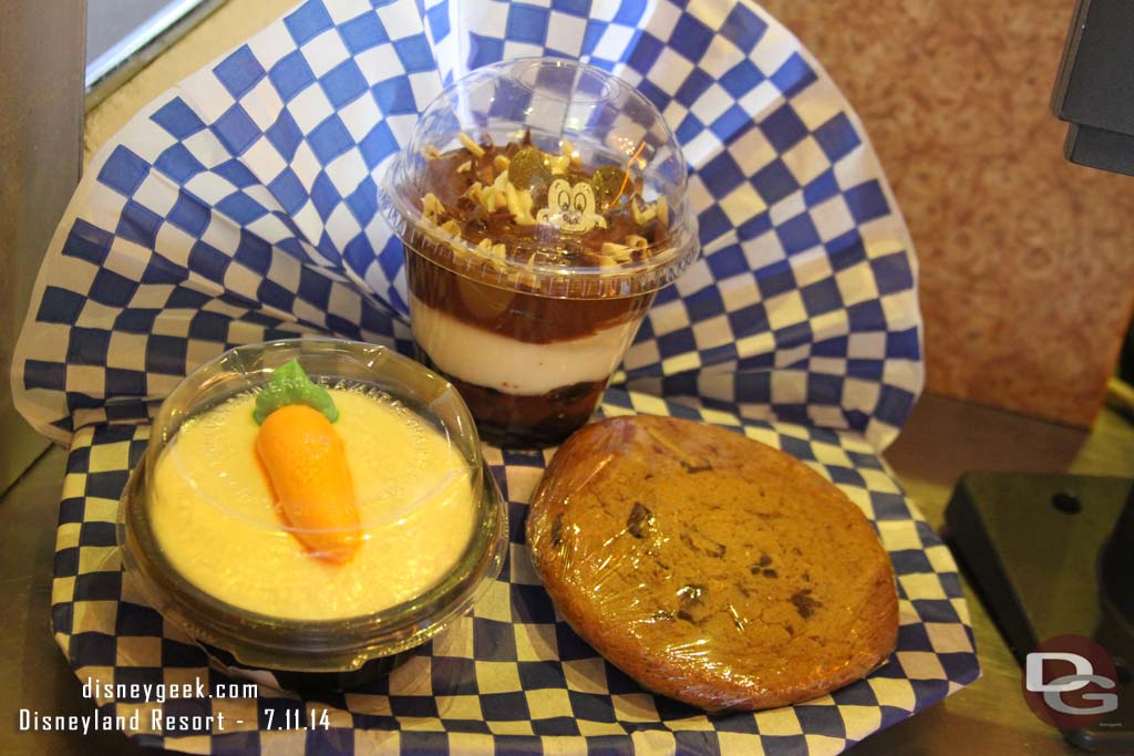 Dessert offerings at Tomorrowland Terrace (no shoe string fries this week.. so wonder if that means they are not returning).